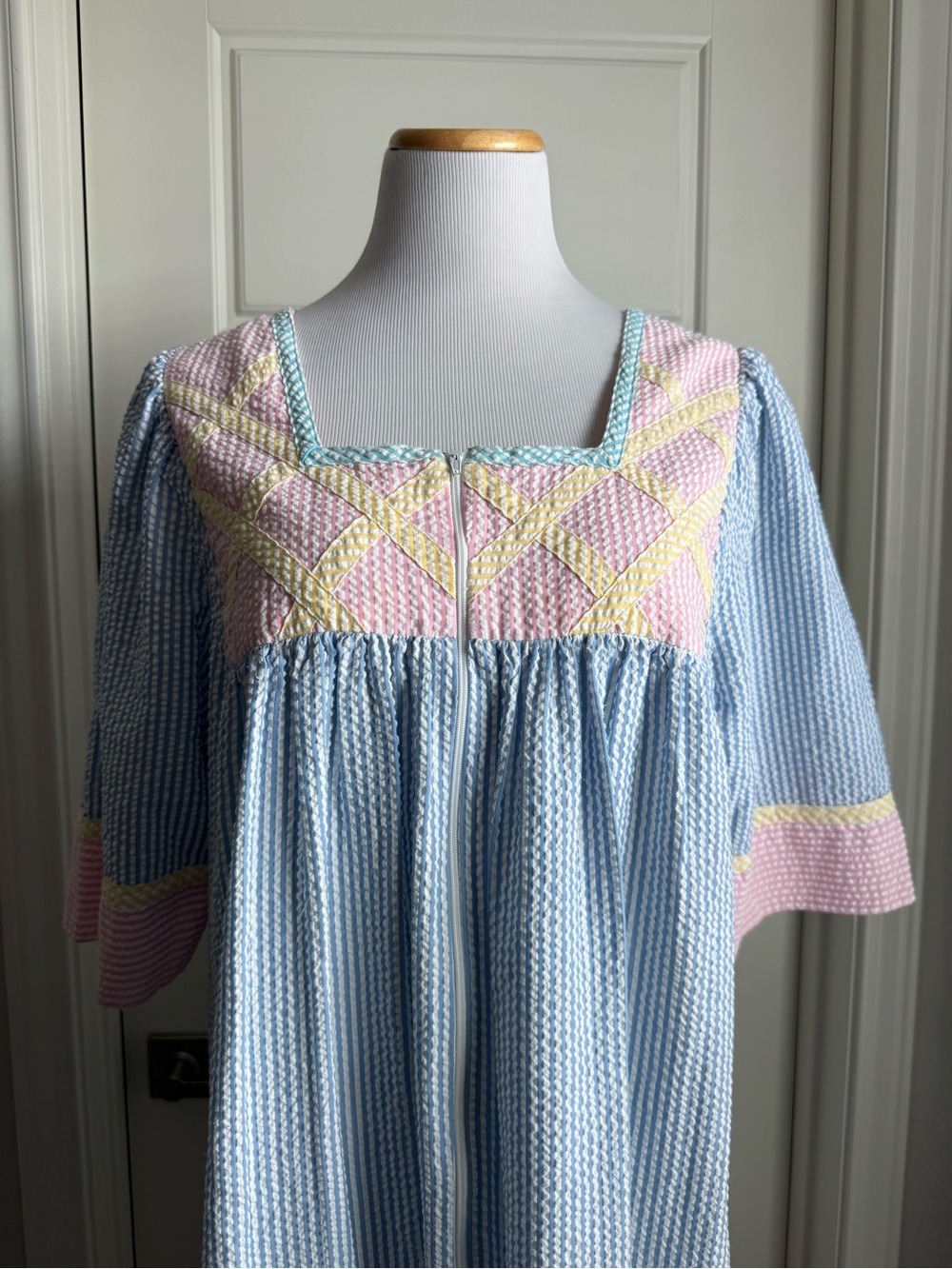 Vintage Saybury Seersucker House Dress - Picture 2 of 11